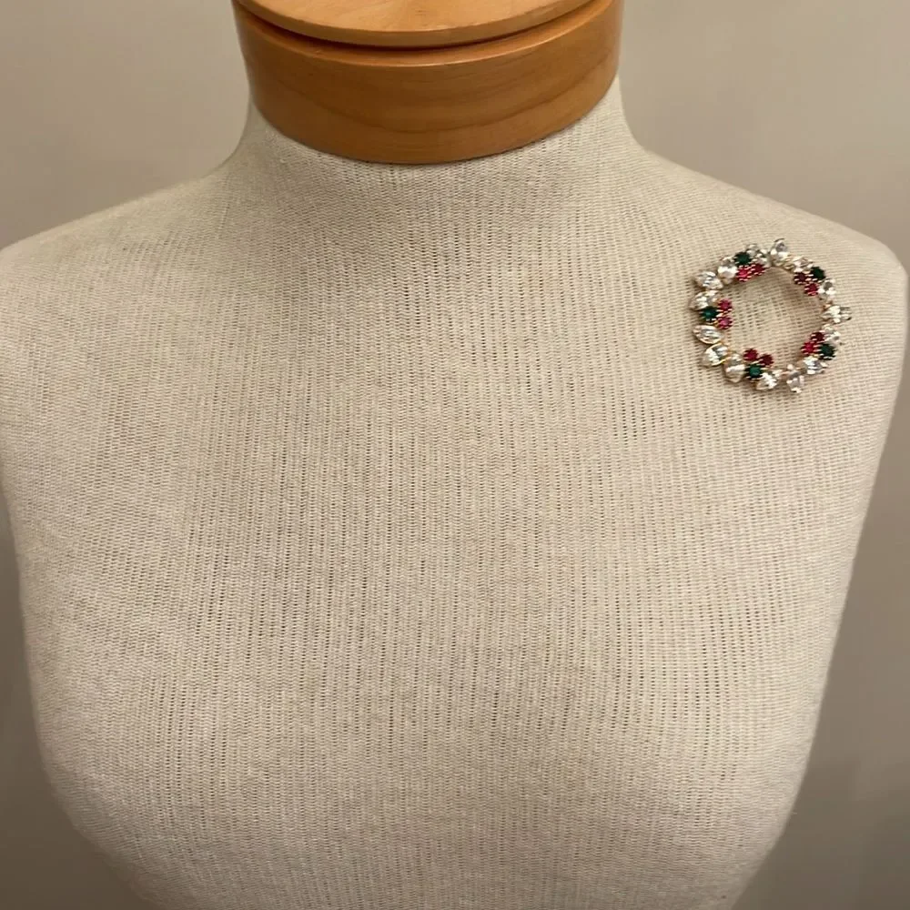 Vintage Christmas Pin Rhinestone Wreath Red, Green & Clear Gems Holiday Brooch